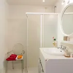 Flowers' Lane Apartman